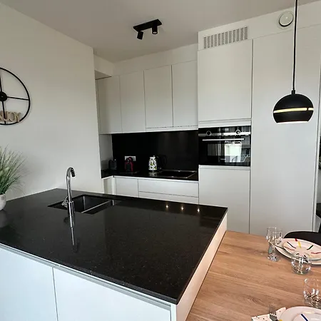 Luxury 2-bedroom With Spacious Sun Terrace T131 דירה