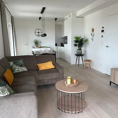 Luxury 2-bedroom With Spacious Sun Terrace T131 דירה